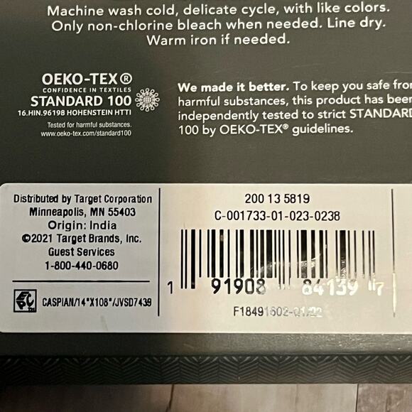 NWT Threshold table runner and placemat set - Picture 9 of 9